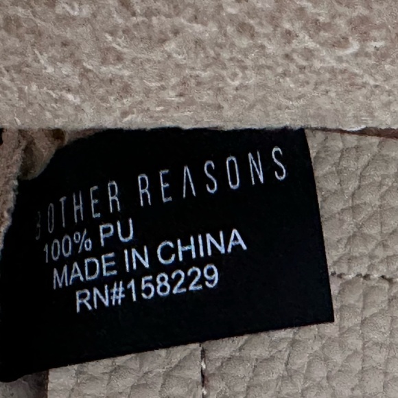 8 Other Reasons Vegan Leather Slouchy Bucket Bag New with Duster Bag - Picture 6 of 10